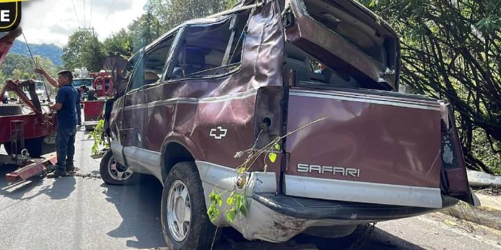 Cinco muertos y al menos 35 lesionados en choques carreteros en Edomex y Michoacán