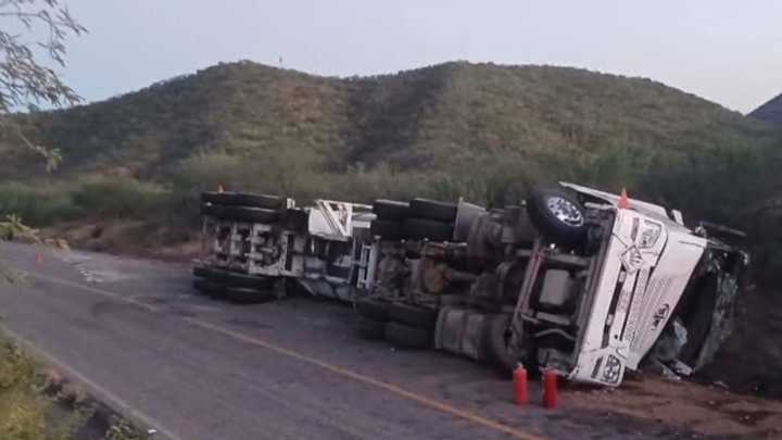 Volcamiento Deja a Tres Personas Lesionadas en Carretera Mazocahui