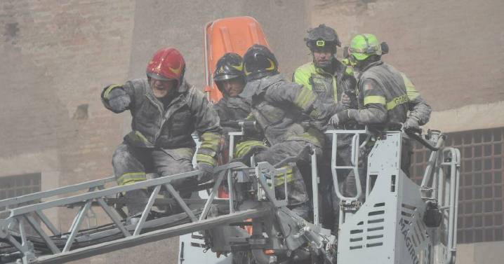 Worker trapped in Rome medieval tower partial collapse