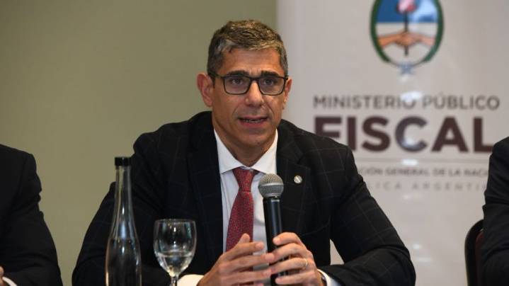 Detienen a ex efectivo federal que usurpaba la identidad de un juez para cobrar traslados a policías de Corrientes