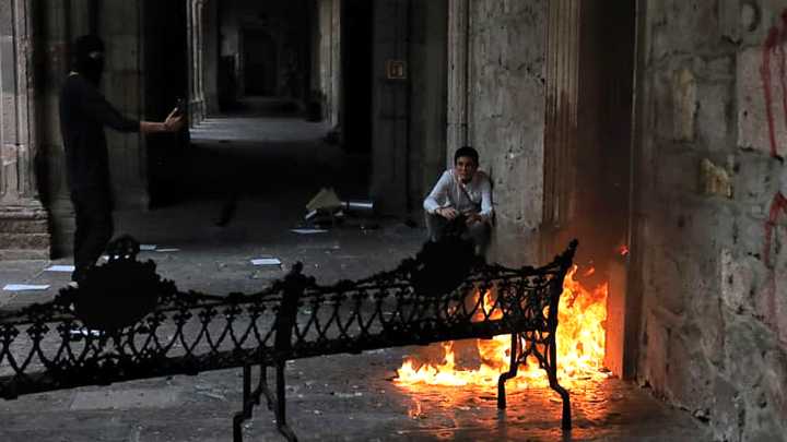 Protestas y disturbios en el oeste de México tras asesinato de alcalde