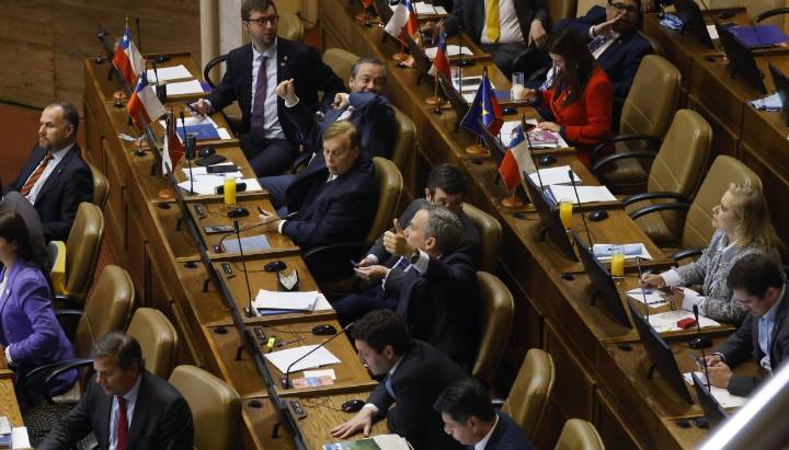 Oposición rechaza que se incluya norma de estabilidad laboral para funcionarios en ley de reajuste