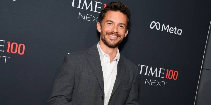 Jonathan Bailey Crowned Sexiest Man Alive 2025