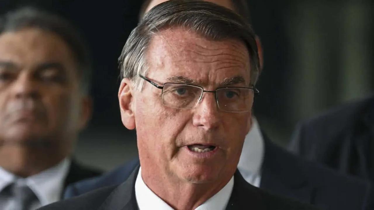 Defensa de Jair Bolsonaro pide cumplir condena en prisión domiciliaria por motivos de salud