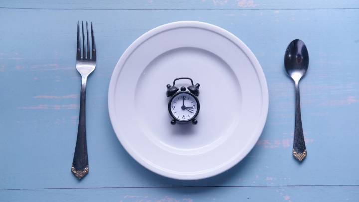 From Mood To Metabolism: The Surprising Benefits Of Eating Dinner Before 7 PM In Winter