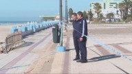 Matalascañas se prepara para lo peor: el mar gana terreno a un paseo hecho trizas y las soluciones no llegan pese a la preocupación de los vecinos