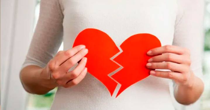 Su novio le envió un mensaje de amor, pero una FRASE la dejó completamente DESILUSIONADA