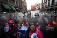 ¿Cuáles son las exigencias de la CNTE en su manifestación?