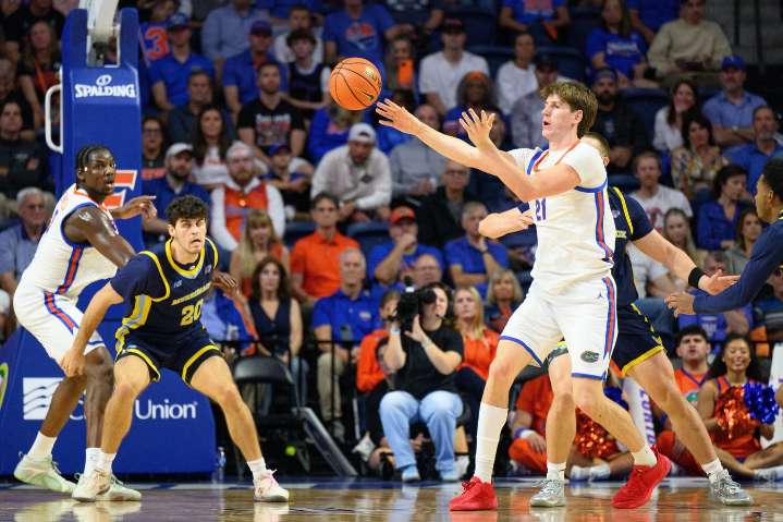 No. 10 Florida rolls Merrimack 80-45 as world’s tallest teen scores first collegiate point