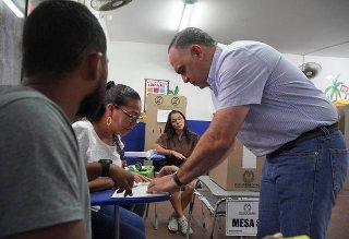Alcalde Pinedo Cuello votó en el Liceo Samario