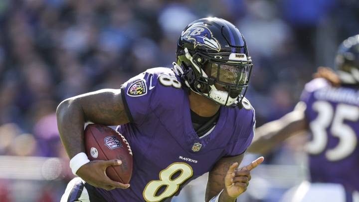 Lamar Jackson says his sore knee is "getting better"