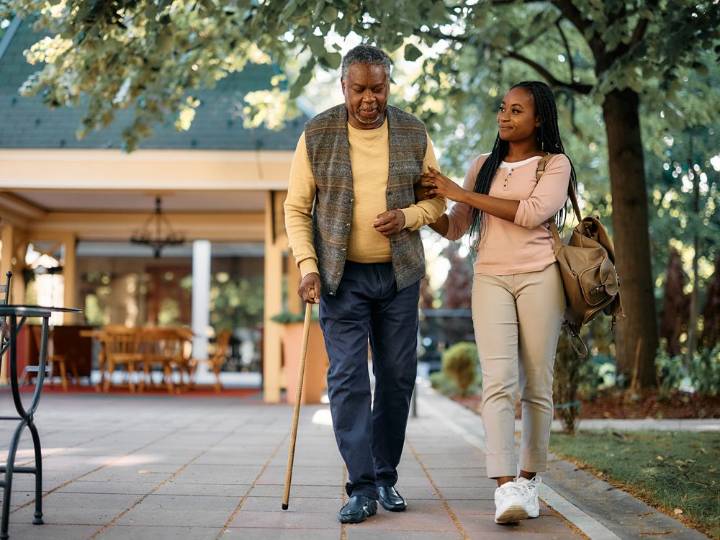 DEAR ABBY: Noble gesture puts elderly father in a precarious situation