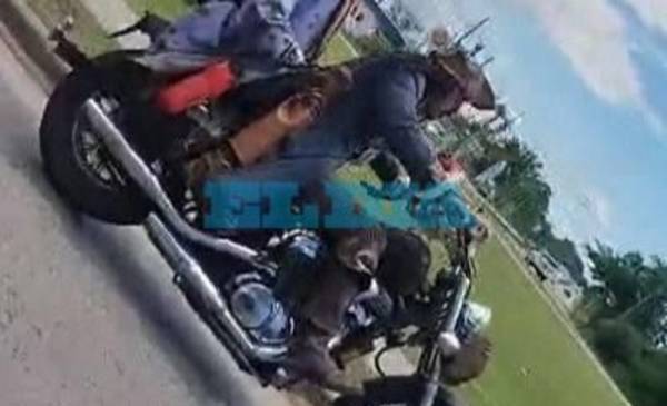 VIDEO. El “Jack Sparrow” platense llegó en moto para recibir a Johnny Depp