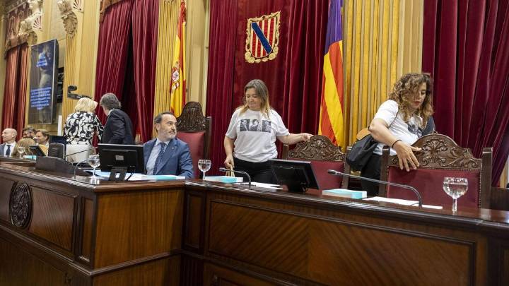 El Constitucional admite el recurso de amparo por la expulsión de Le Senne a Costa y Garrido por vestir una camiseta de las Roges del Molinar