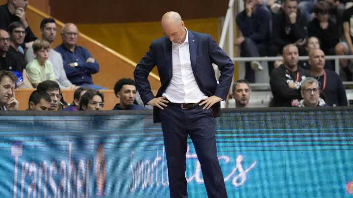 El Barcelona anuncia la destitución de Joan Peñarroya