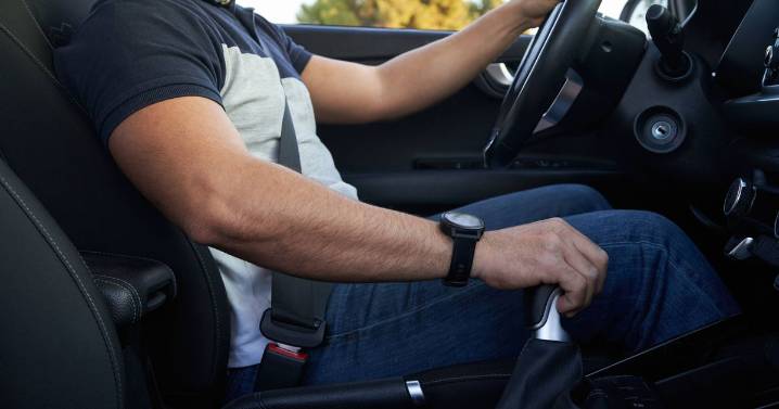 Warning as millions of drivers making £2k mistake in the car every morning