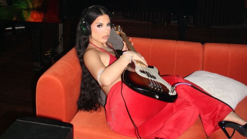 Acusan a tres hombres de matar en un "ataque tipo emboscada" a la cantante latina emergente DELAROSA en Los Ángeles