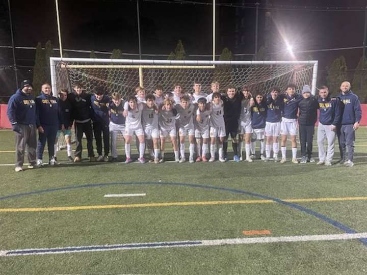 Del Val unleashes 6-7 in Group 1 semis, moves on to first state final