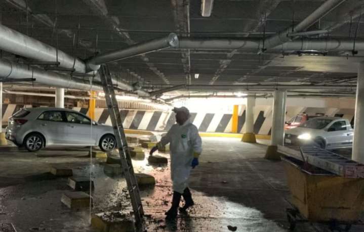 Realizan desazolve en drenaje del Mercado República