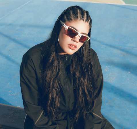 Mari La Carajita estrena “Marik YA!”: un himno femenino directo, colorido y lleno de cultura