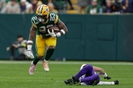 Emanuel Wilson corre 107 yardas y anota 2 TDs en la victoria de Packers 23