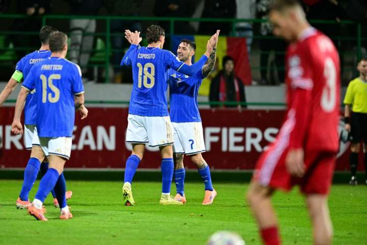 Italia logra triunfo 2-0 sobre Moldavia