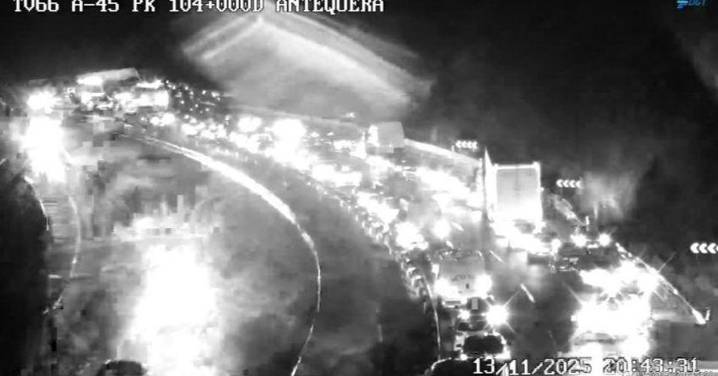 El vuelco de otro camión obliga a cerrar la A-45 a la altura de Antequera en la salida de Málaga