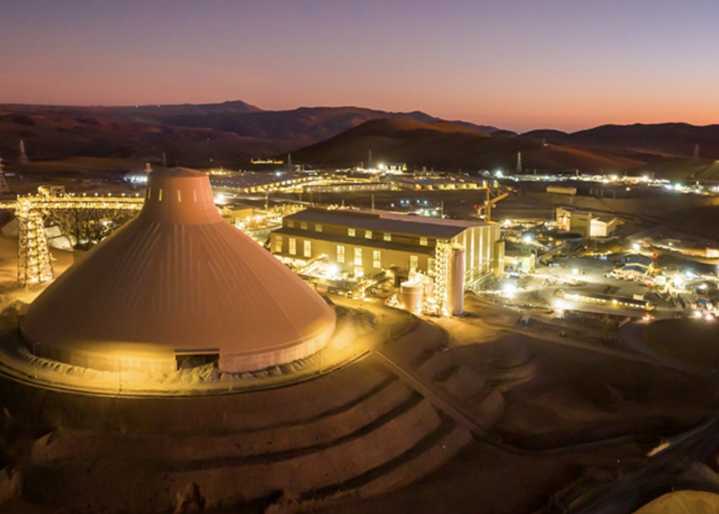 Empleo en minería: Quebrada Blanca abre vacantes en Tarapacá y Santiago hasta el 26 de noviembre