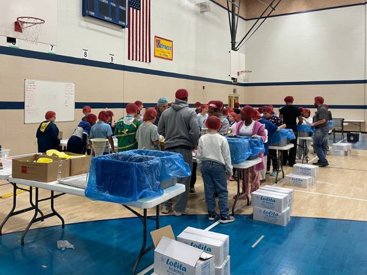 Hoosiers find ways to give back this Thanksgiving