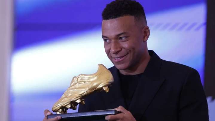 Mbappé recibe la Bota de Oro