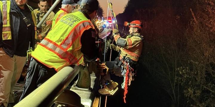 Crash turns deadly after car plunges into Red River in Clarksville