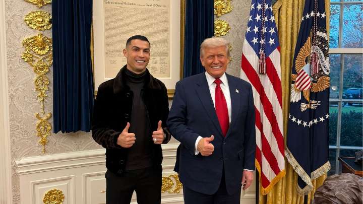 Cristiano Ronaldo y Donald Trump comparten imágenes pasándose un balón de cabecita y jugando fútbol alrededor del escritorio de la Oficina Oval