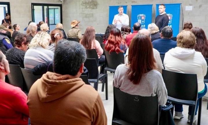 Achával acompañó a familias en un nuevo operativo de escrituración de vivien