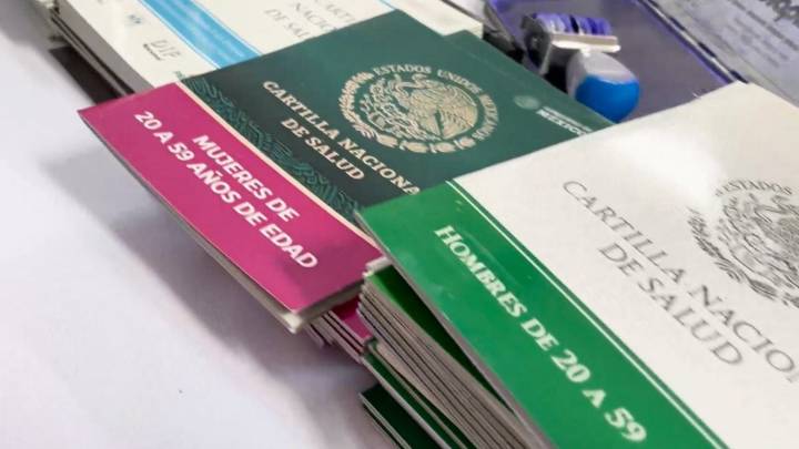 Carecen adultos de cartillas; población vulnerable sin acceso a salud