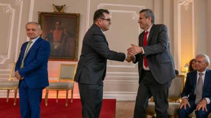 Luis Fernando Velasco, el sexto del sanedrín del presidente Petro que responderá por el caso de la UNGRD