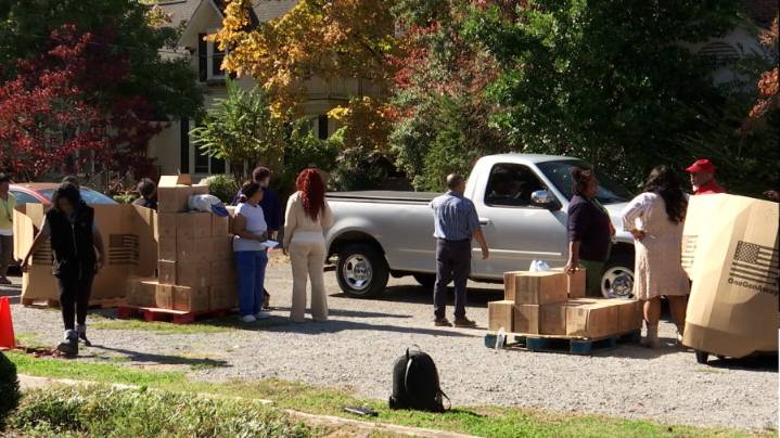 Hundreds line up at Murfreesboro food drive amid freeze in SNAP benefits