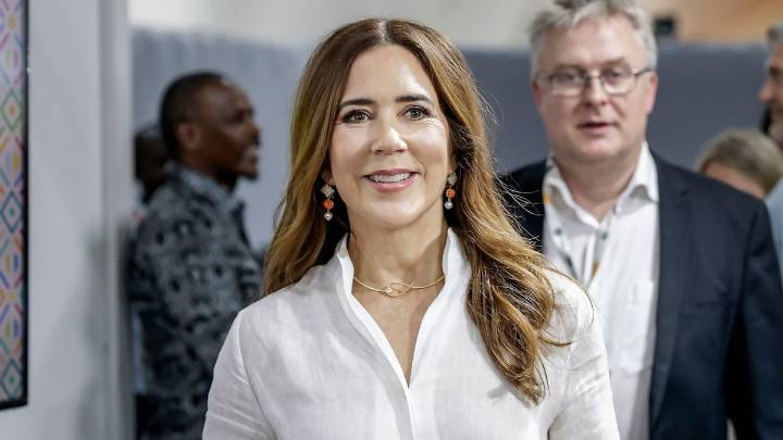 Queen Mary shows off her moves in Brazil