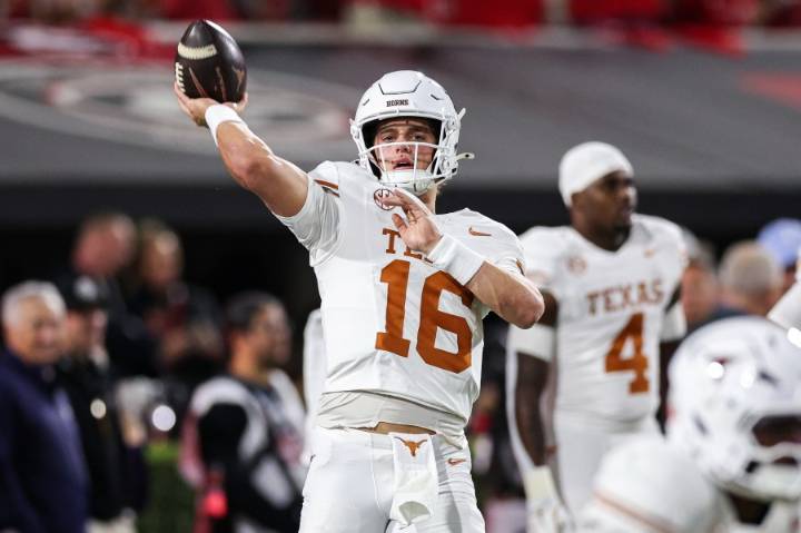 Georgia's surprise onside kick sparks 35-10 win, puts Texas' CFP hopes in jeopardy