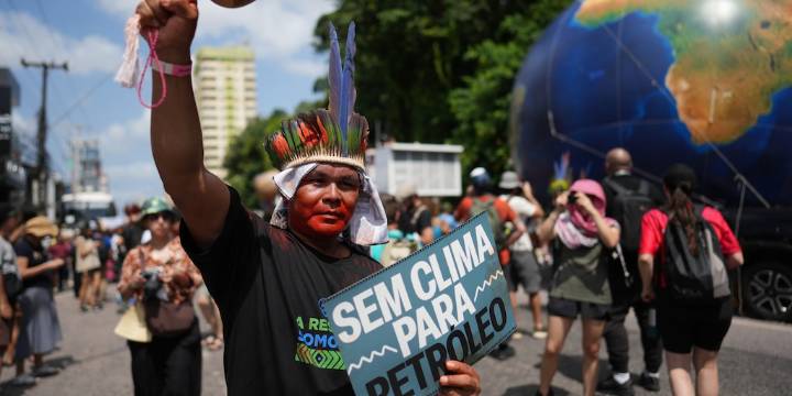 La hoja de ruta que tambalea en la COP 30: los países no se ponen de acuerdo en cómo abandonar los combustibles fósiles
