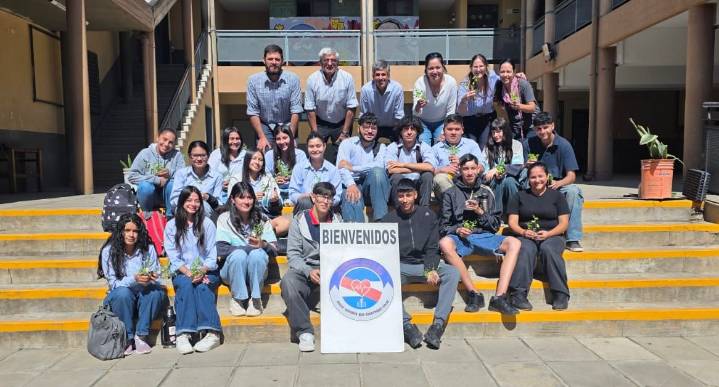 Huertas: taller para estudiantes secundarios en Escuela “Domingo Liotta”