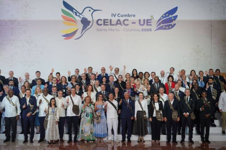 Cumbre Celac-UE: Venezuela “queda mal” al separarse de declaración final, opina experto