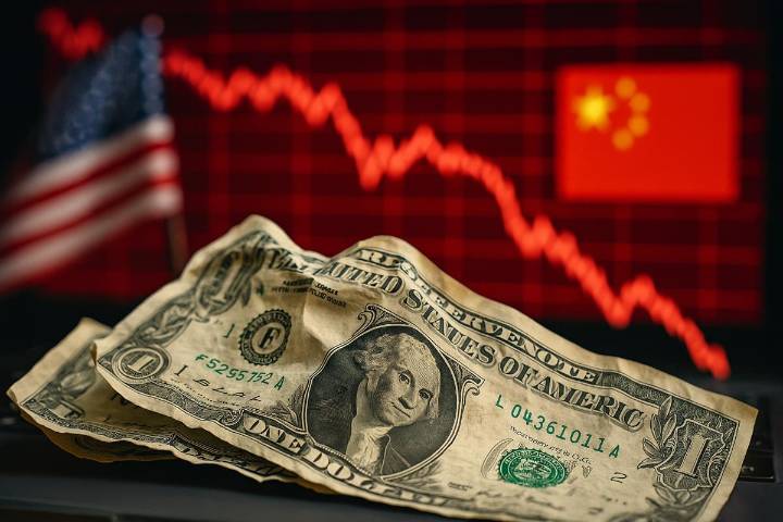 Dólar sufre la mayor caída semanal en meses