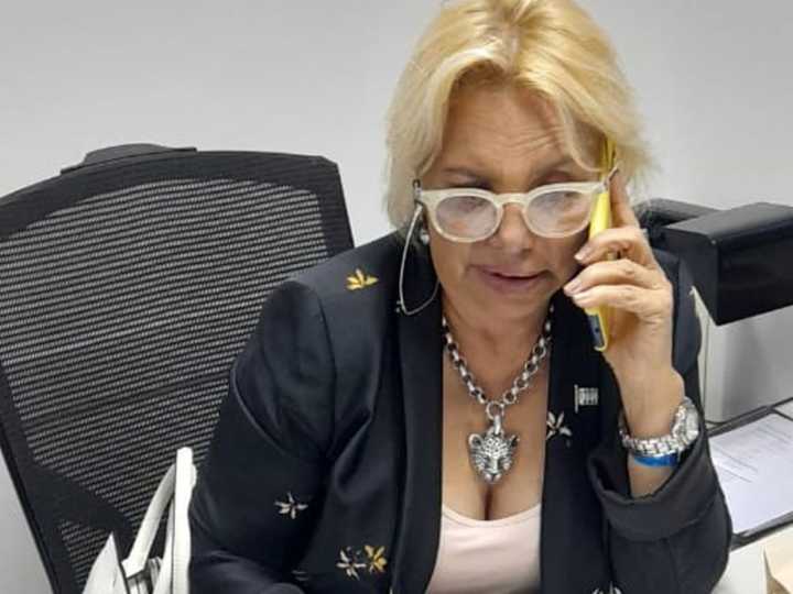 Qué hay detrás del show de las vacunas: el nexo del "hombre imán" con la pelea entre Nación y Provincia