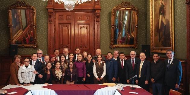 Sheinbaum y gobernadores revisan avances del IMSS