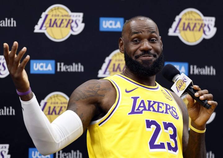 LeBron James set to practice with Lakers, a step toward season debut: Source