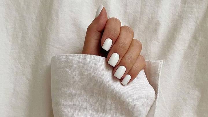 Color de uñas de la mala suerte que NO debes usar en noviembre 2025