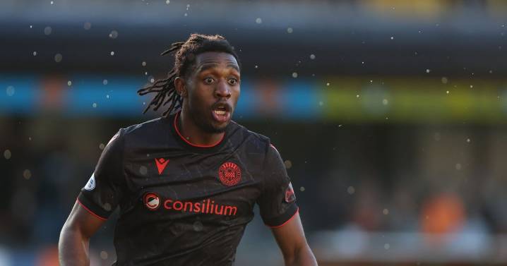 Motherwell v St Mirren: Friends reunited for Dan Nlundulu as Stephen Robinson penalty reaction revealed