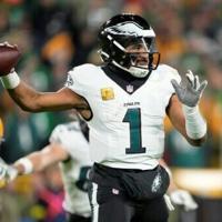 Eagles edge Green Bay as Packers fall from division lead