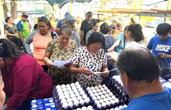 Entrega Mejora Coahuila apoyo de leche y huevo