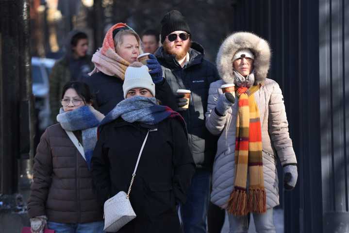 Boston meteorologists on the potential for snow Tuesday, Dec. 2
